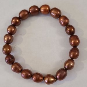 Brown freshwater pearl bracelet.
